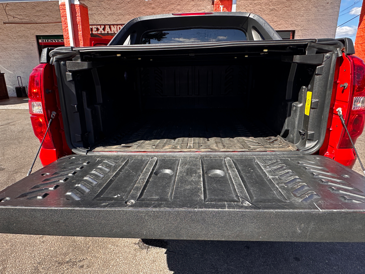 Chevrolet Avalanche 2WD Crew Cab LS 2010