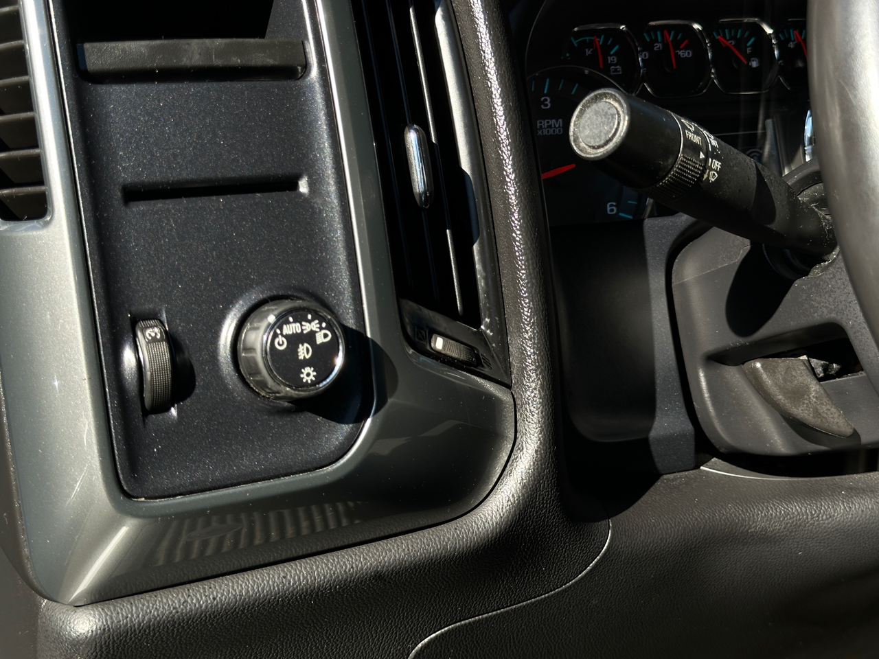 Chevrolet Silverado 1500 2WD Double Cab 143.5" LT w/1LT 2015