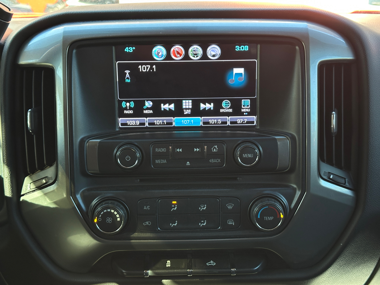 Chevrolet Silverado 1500 4WD Double Cab 143.5" LT w/1LT 2018