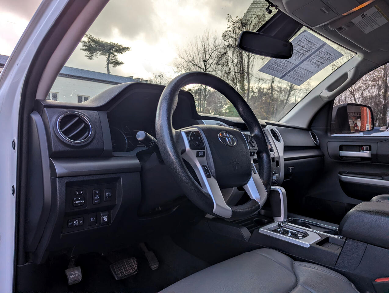 Toyota Tundra 4WD SR5 CrewMax 5.5' Bed 5.7L FFV (Natl) 2019