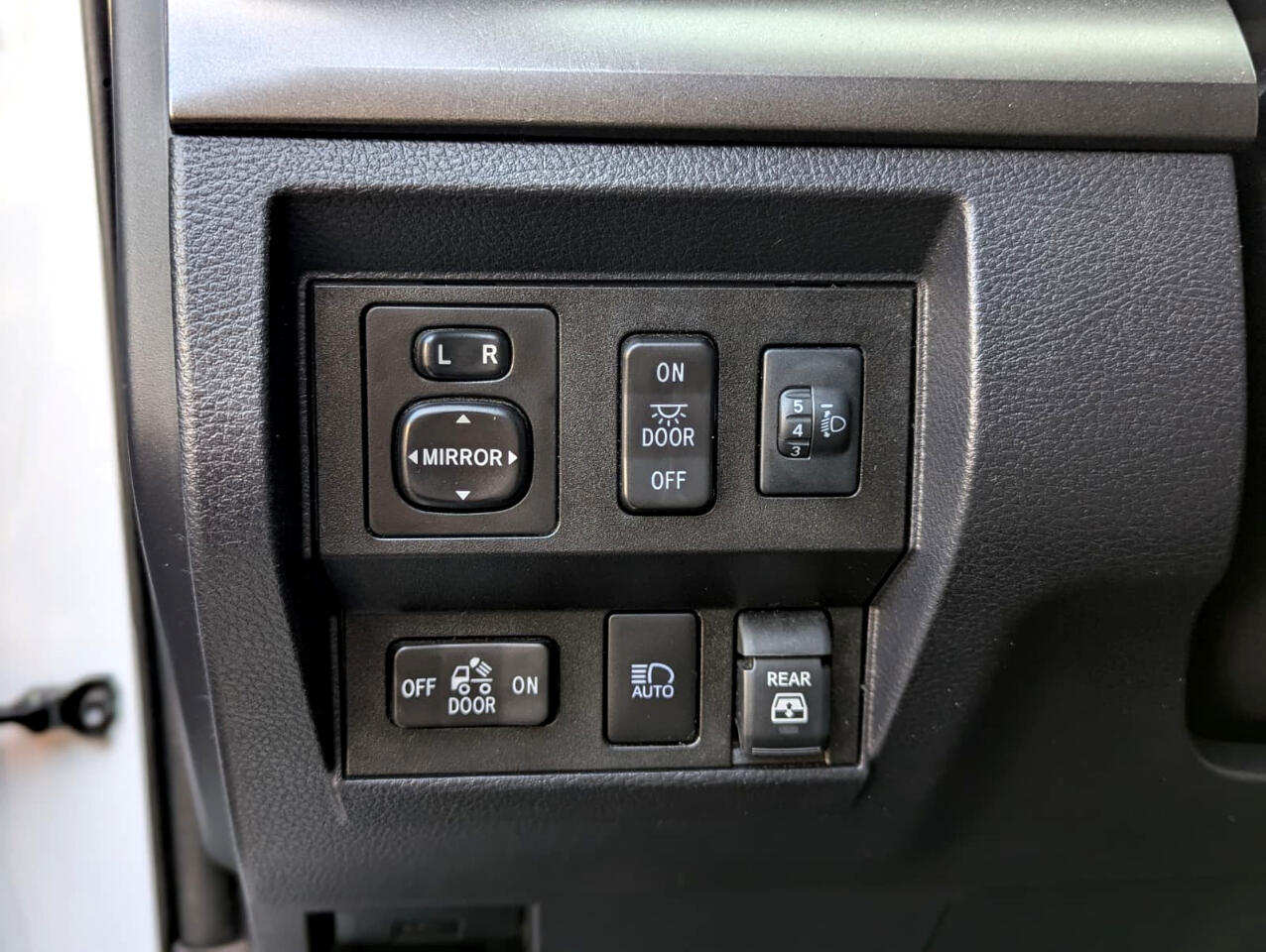 Toyota Tundra 4WD SR5 CrewMax 5.5' Bed 5.7L FFV (Natl) 2019