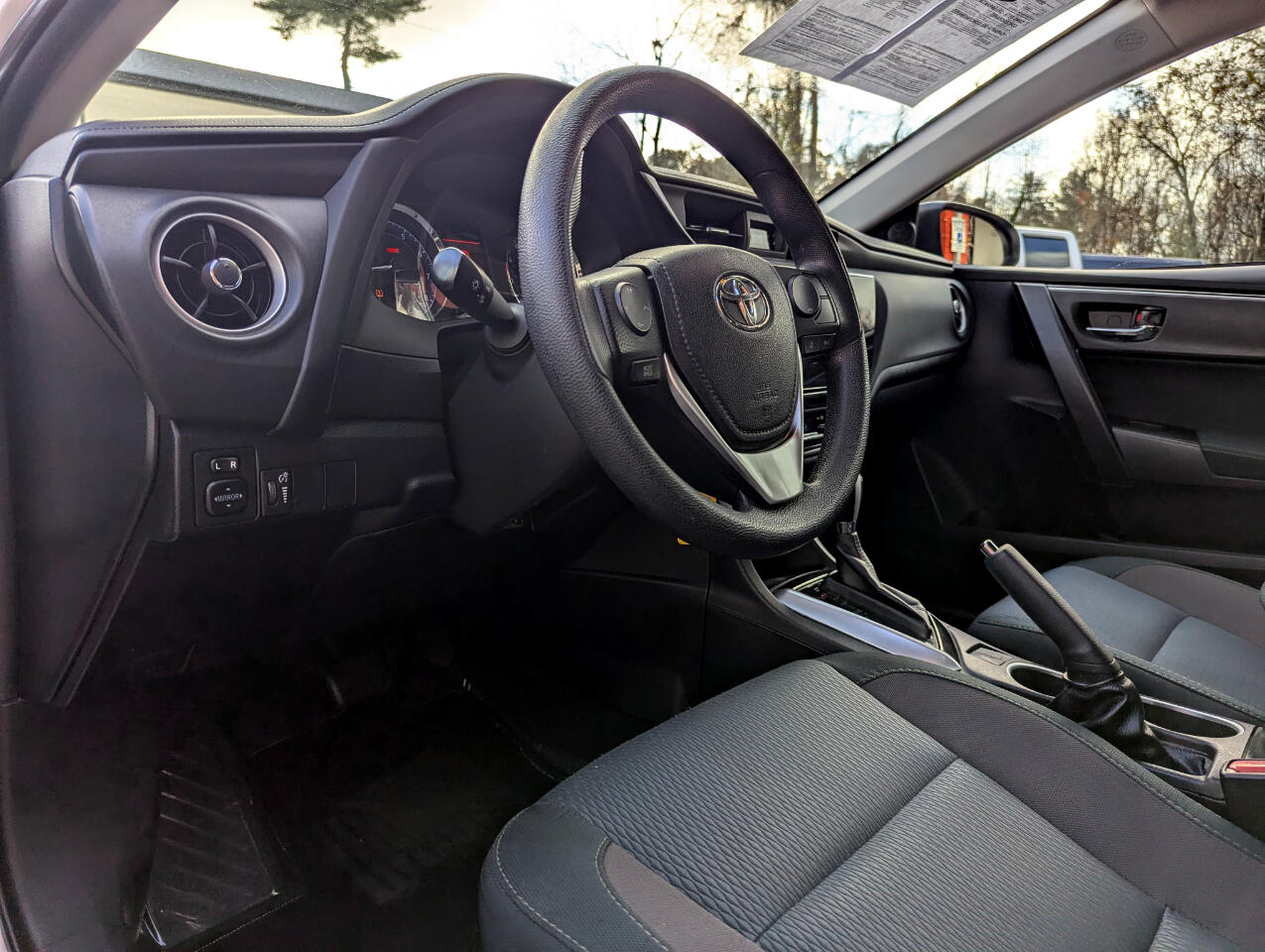 Toyota Corolla XLE CVT (Natl) 2019
