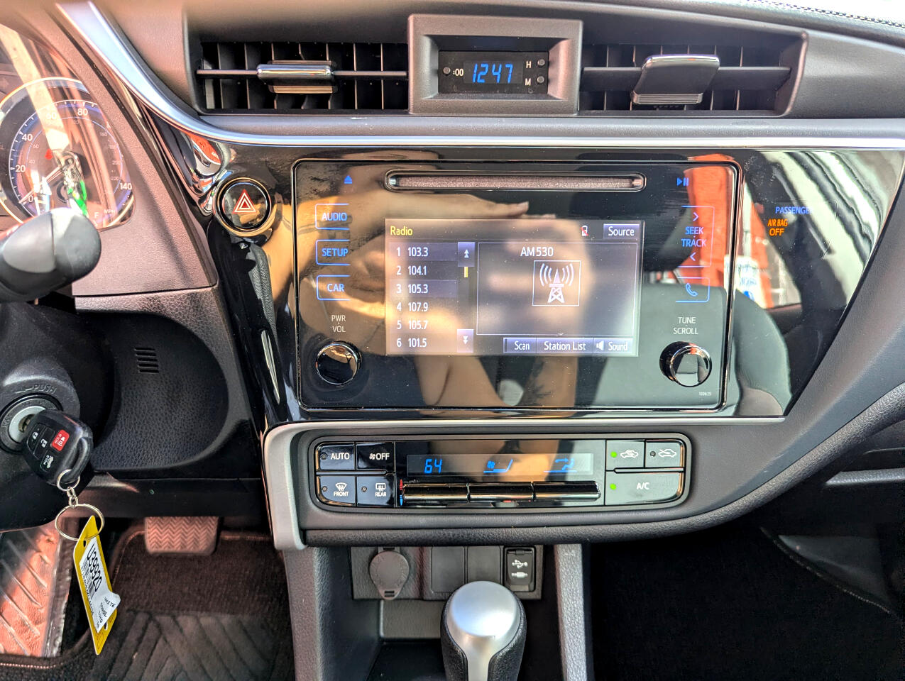 Toyota Corolla XLE CVT (Natl) 2019