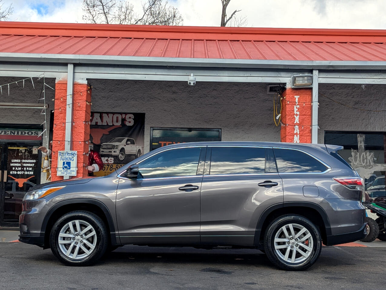 Toyota Highlander FWD 4dr V6 LE (Natl) 2015