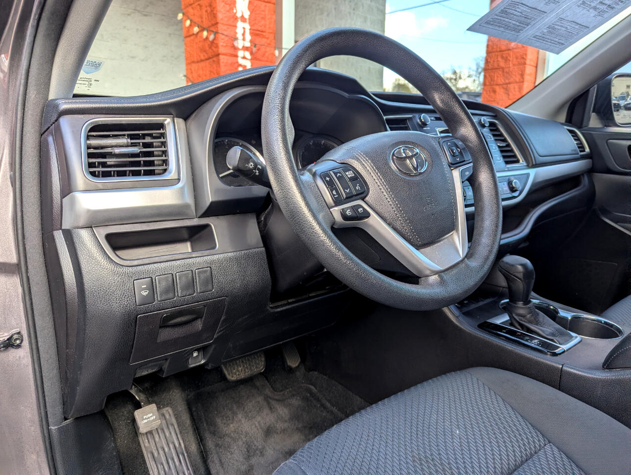 Toyota Highlander FWD 4dr V6 LE (Natl) 2015