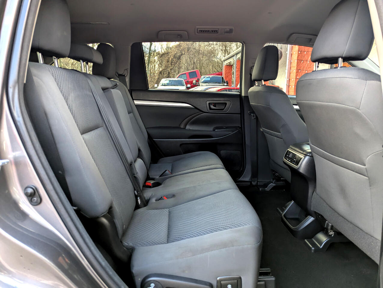 Toyota Highlander FWD 4dr V6 LE (Natl) 2015