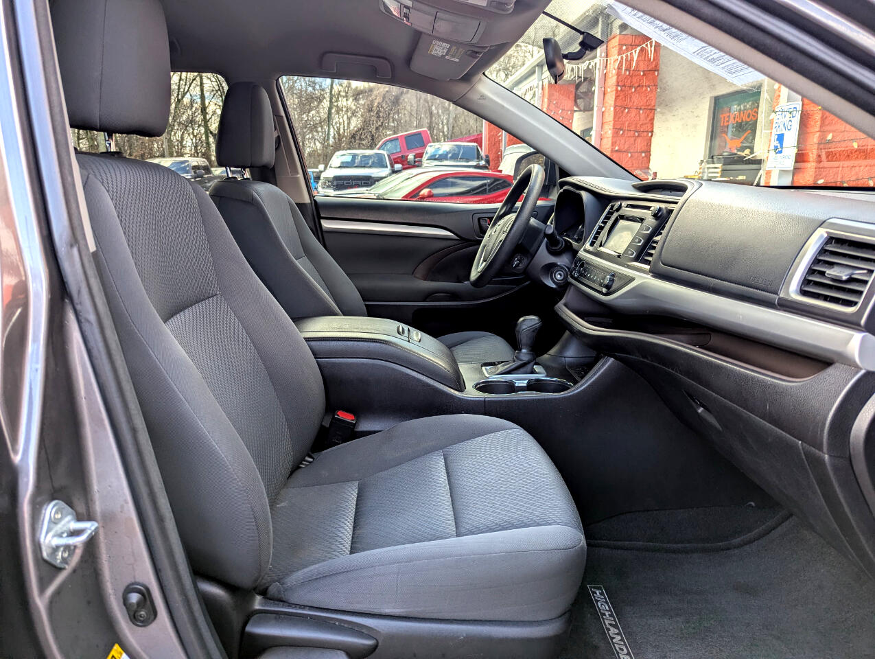 Toyota Highlander FWD 4dr V6 LE (Natl) 2015