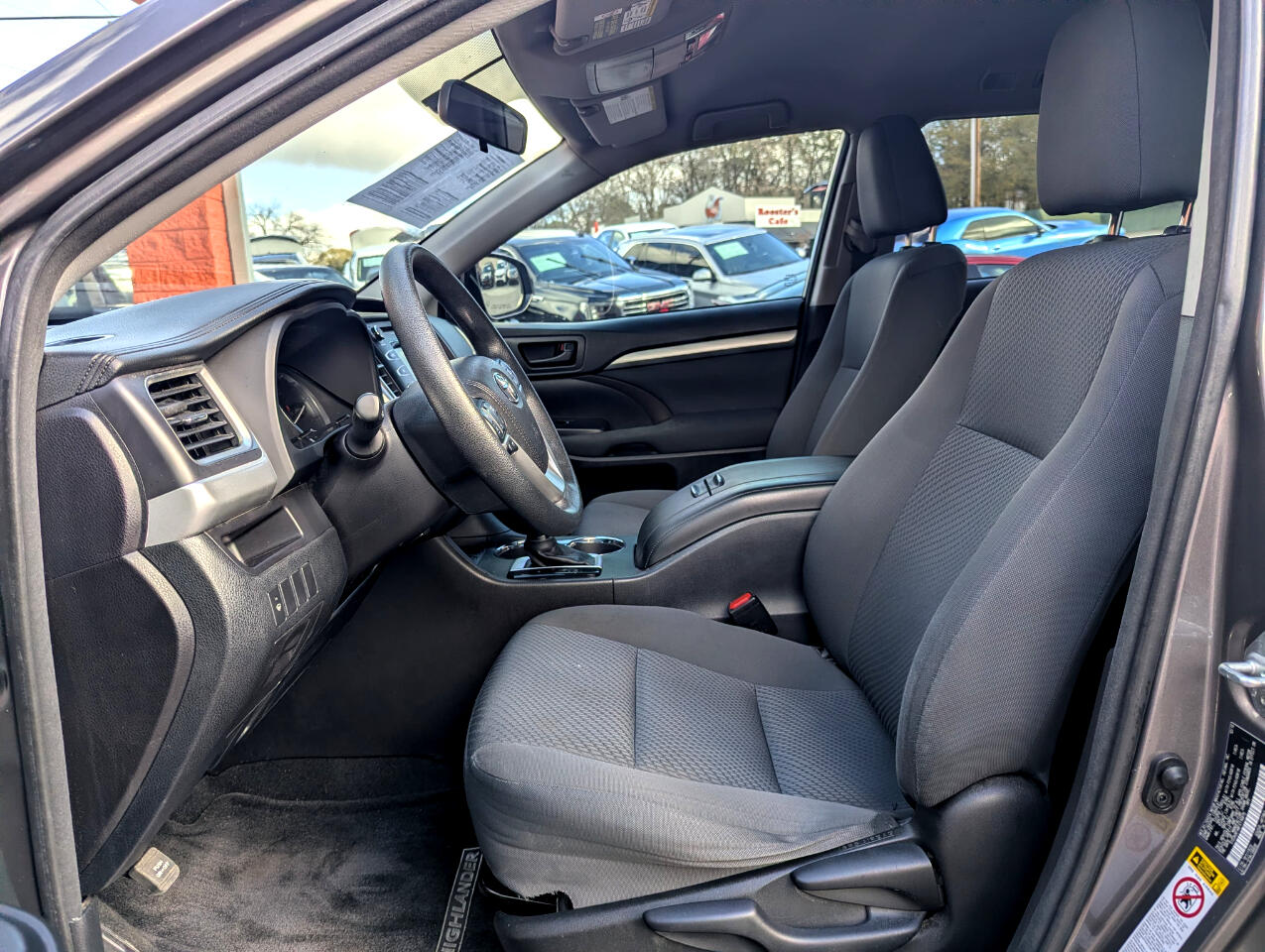 Toyota Highlander FWD 4dr V6 LE (Natl) 2015