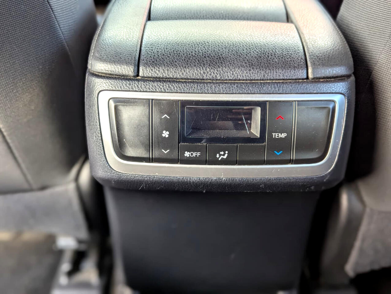 Toyota Highlander FWD 4dr V6 LE (Natl) 2015