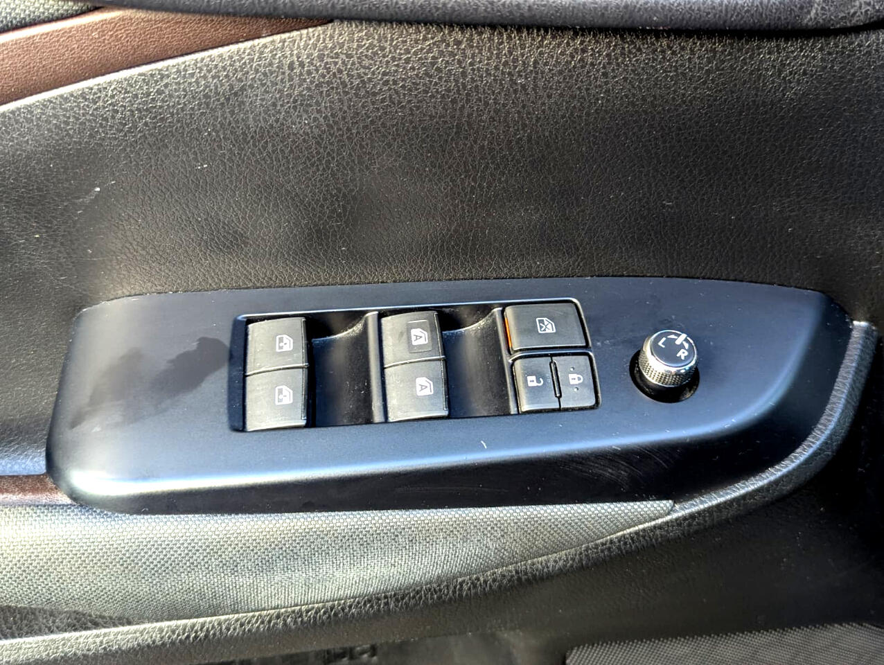 Toyota Highlander FWD 4dr V6 LE (Natl) 2015