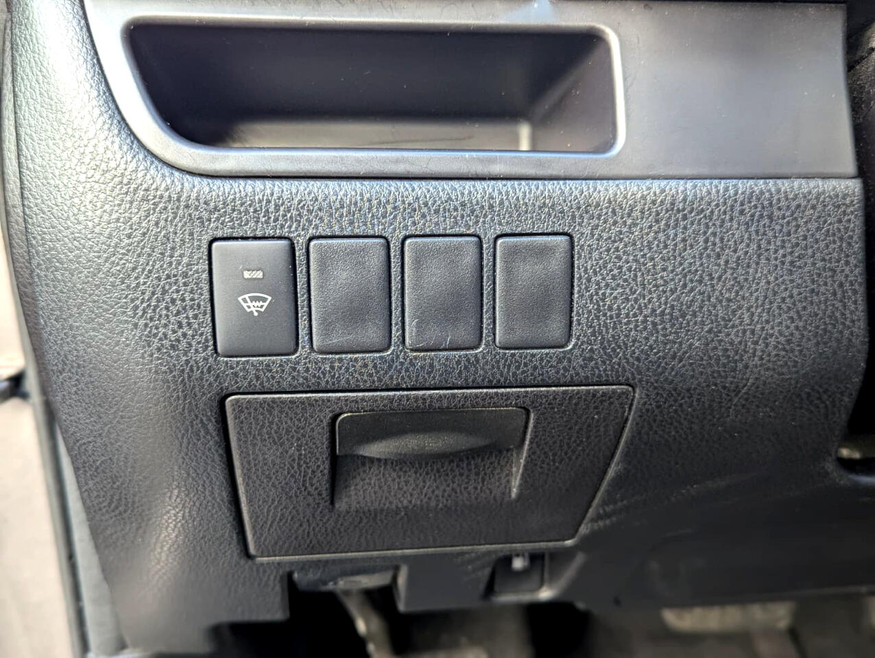 Toyota Highlander FWD 4dr V6 LE (Natl) 2015