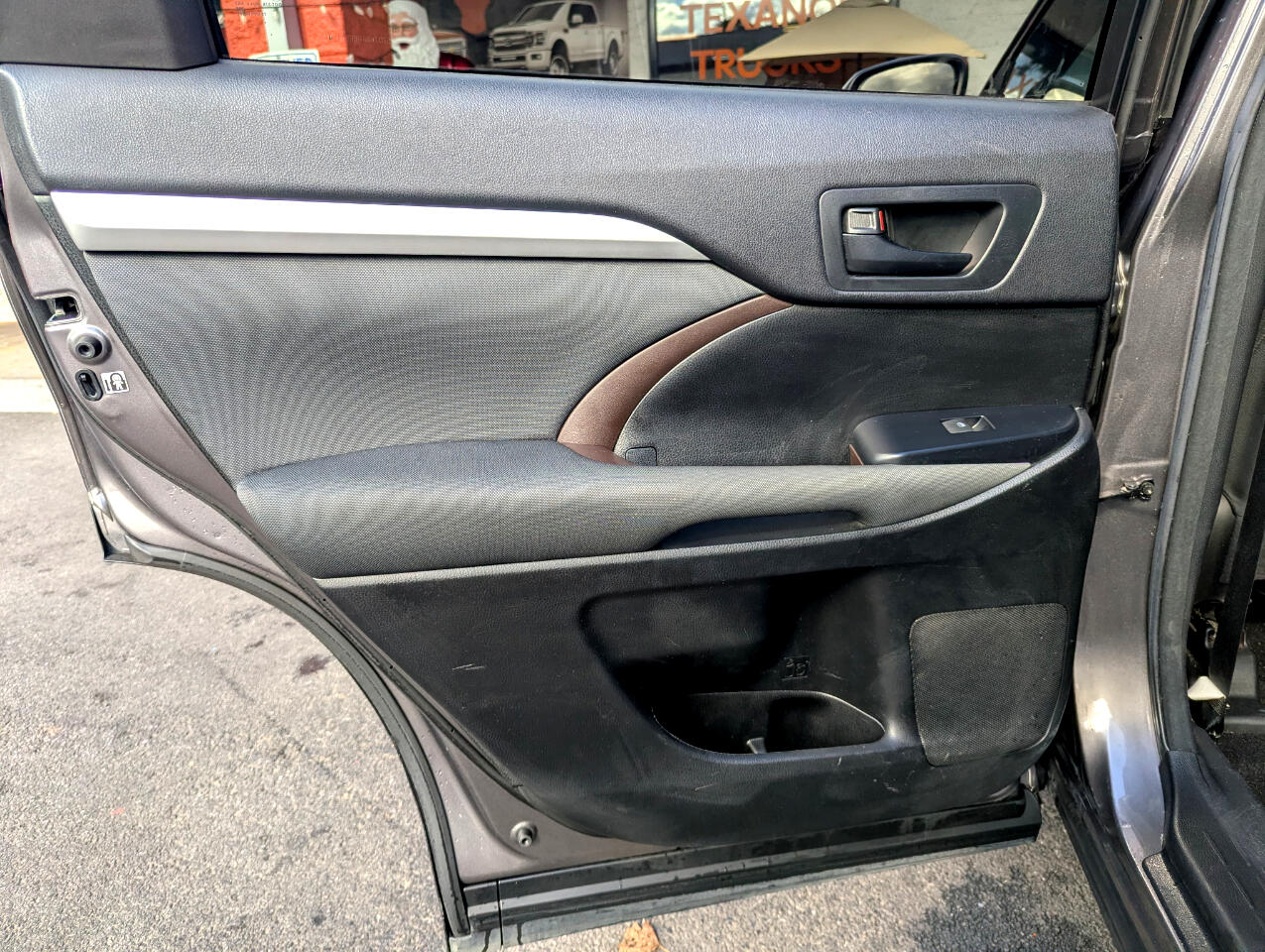 Toyota Highlander FWD 4dr V6 LE (Natl) 2015