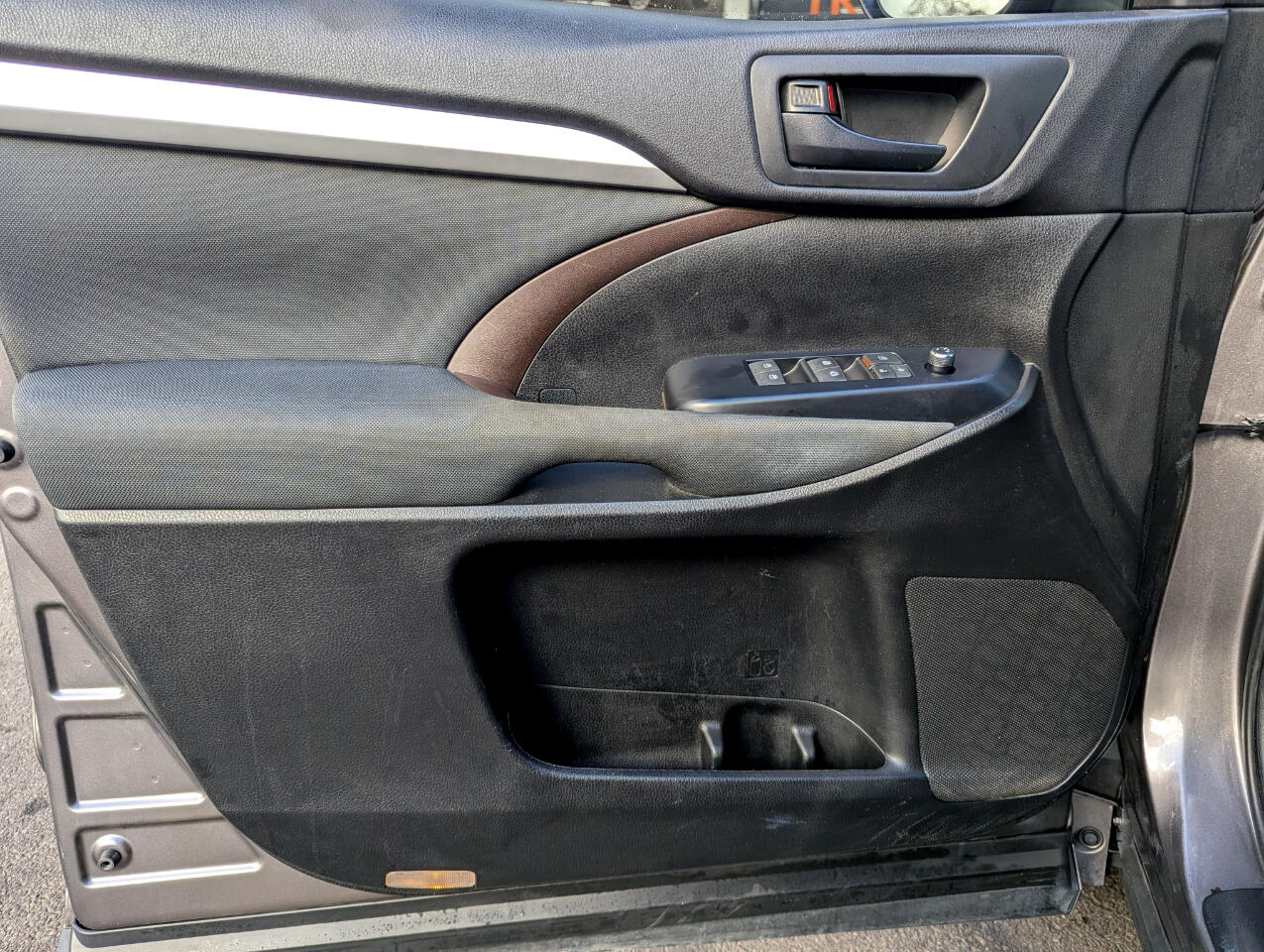 Toyota Highlander FWD 4dr V6 LE (Natl) 2015