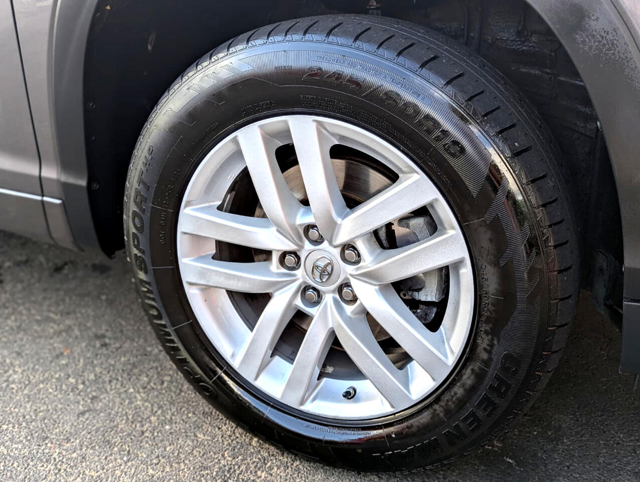 Toyota Highlander FWD 4dr V6 LE (Natl) 2015