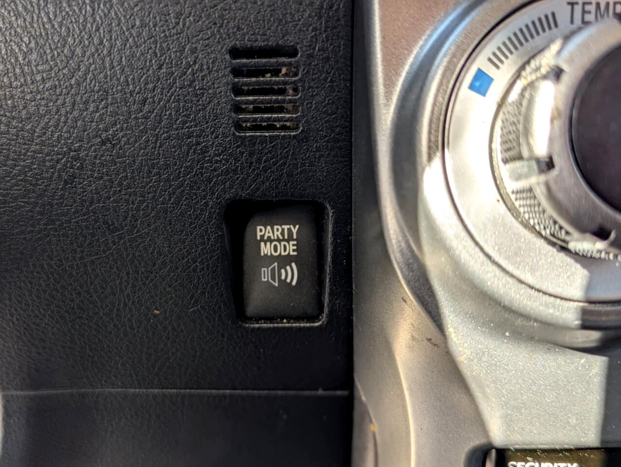 Toyota 4Runner 4WD 4dr V6 Limited (Natl) 2013