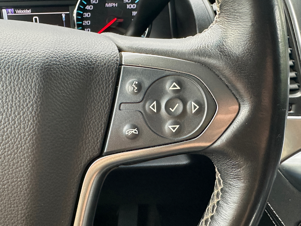 Chevrolet Suburban 4WD 4dr LT 2015