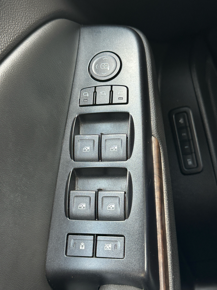 Chevrolet Suburban 4WD 4dr LT 2015