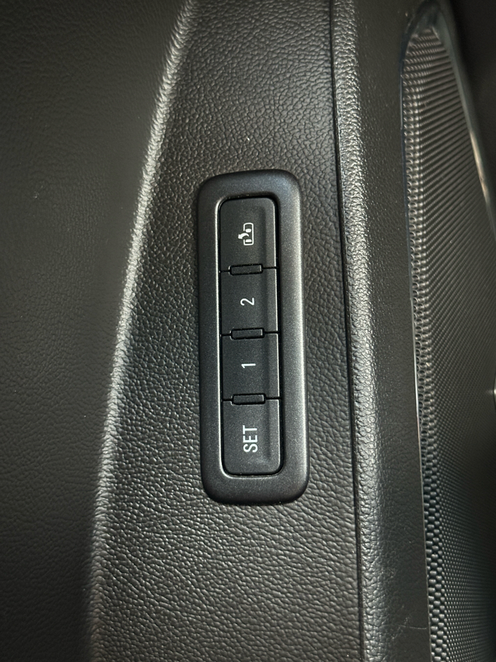 Chevrolet Suburban 4WD 4dr LT 2015