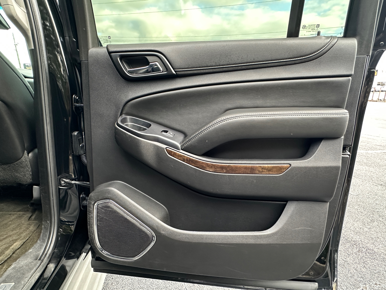 Chevrolet Suburban 4WD 4dr LT 2015