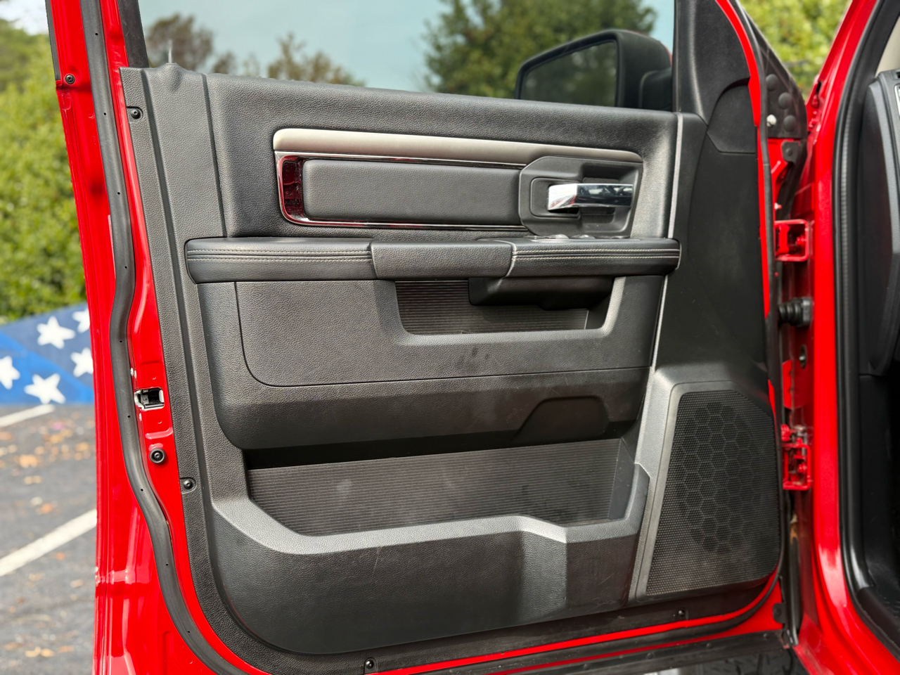 RAM 1500 4WD Crew Cab 140.5" Sport 2015