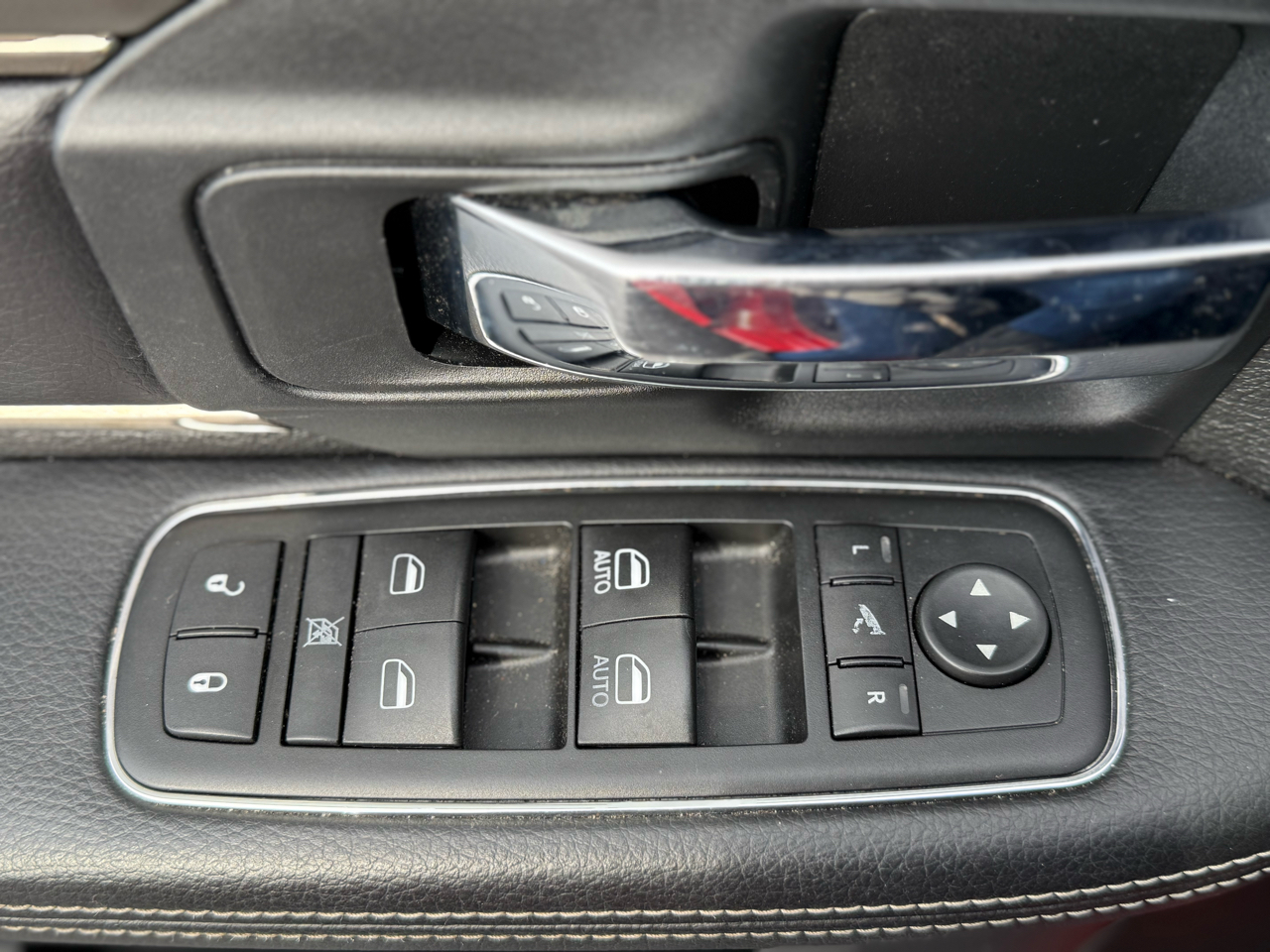 RAM 1500 4WD Crew Cab 140.5" Sport 2015