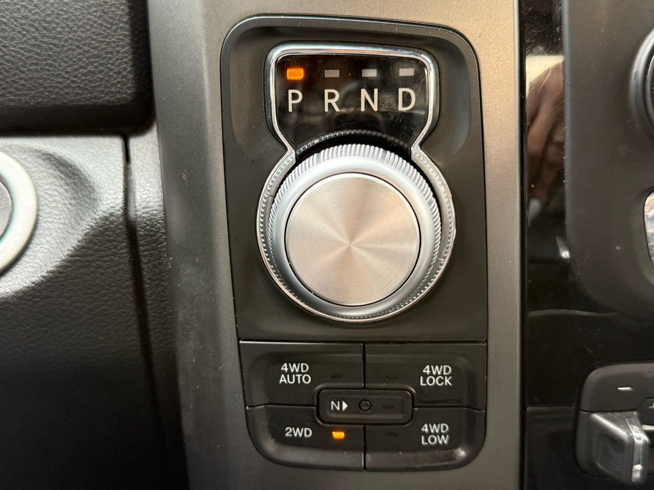 RAM 1500 4WD Crew Cab 140.5" Sport 2015