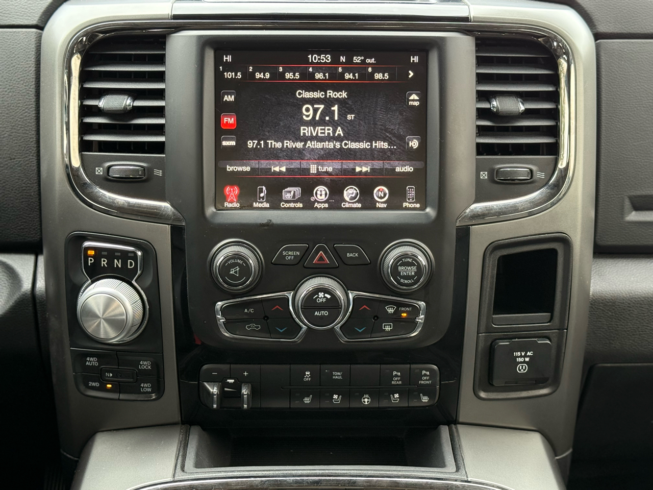 RAM 1500 4WD Crew Cab 140.5" Sport 2015