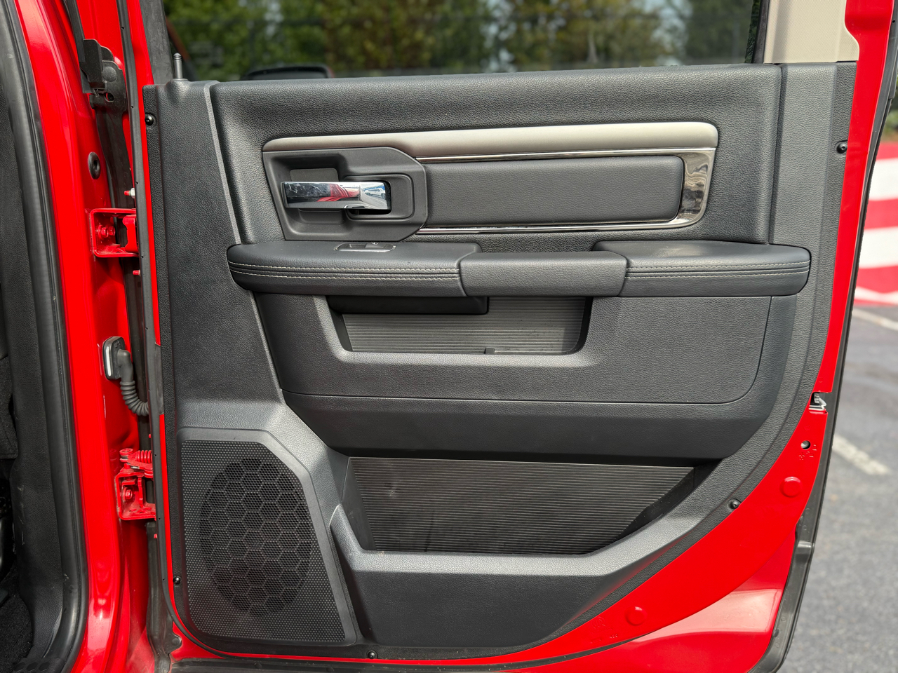 RAM 1500 4WD Crew Cab 140.5" Sport 2015