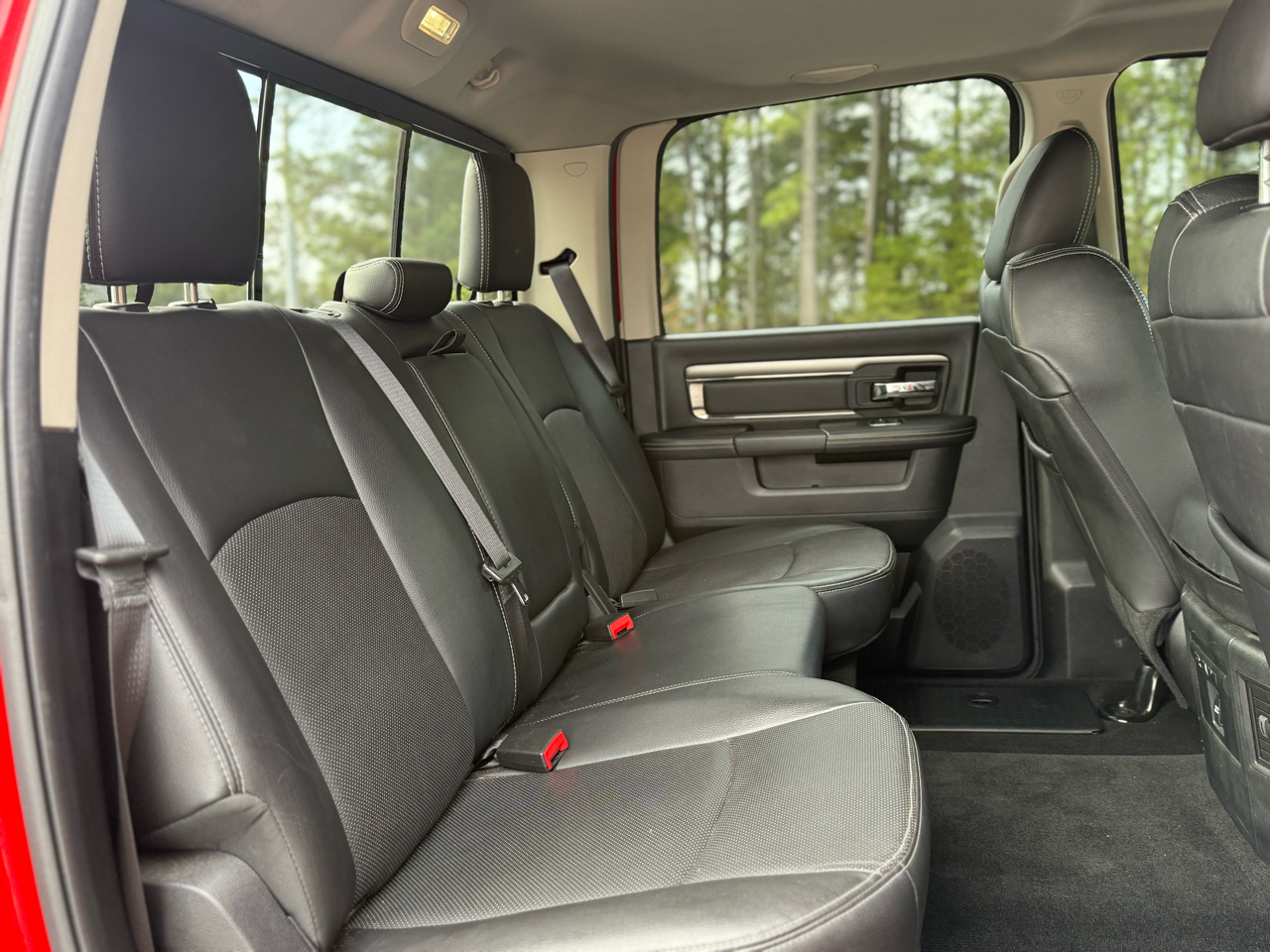 RAM 1500 4WD Crew Cab 140.5" Sport 2015