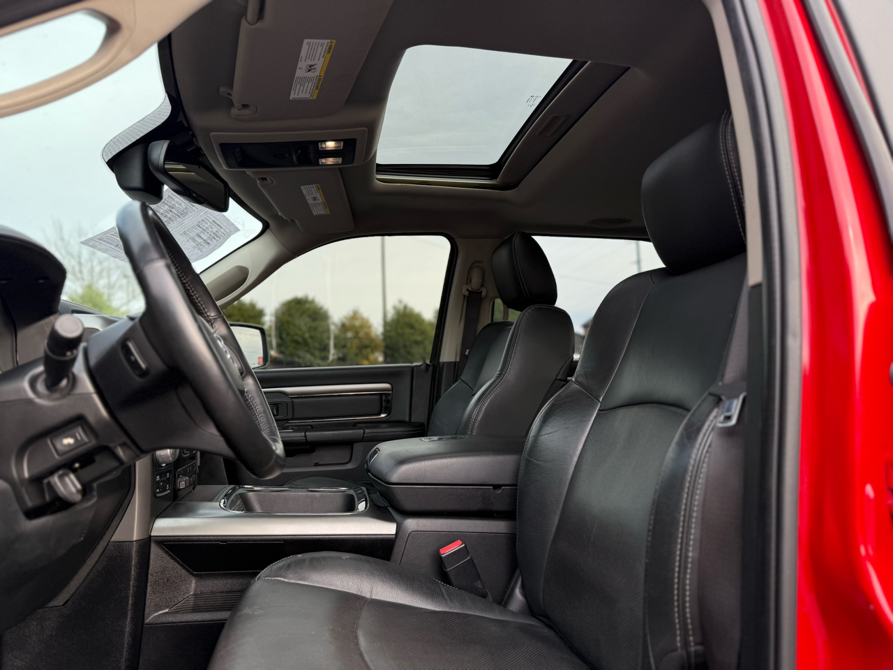 RAM 1500 4WD Crew Cab 140.5" Sport 2015