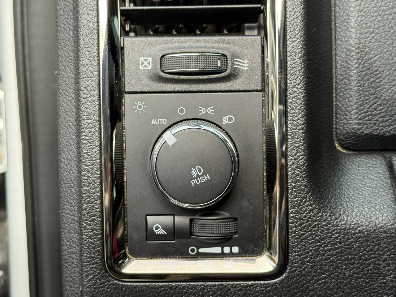 RAM 1500 Sport 4x2 Crew Cab 5'7" Box 2017