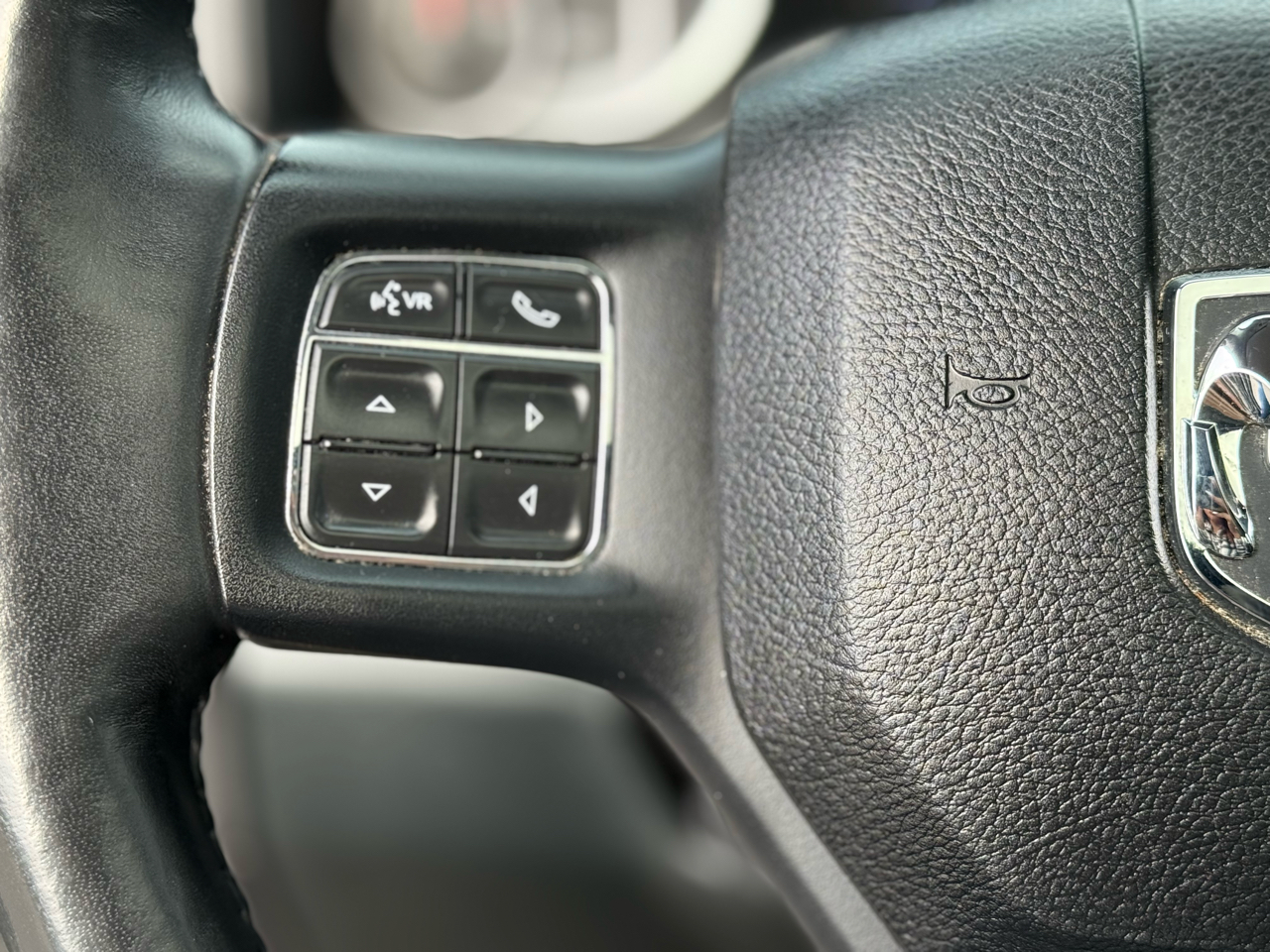 RAM 1500 Sport 4x2 Crew Cab 5'7" Box 2017