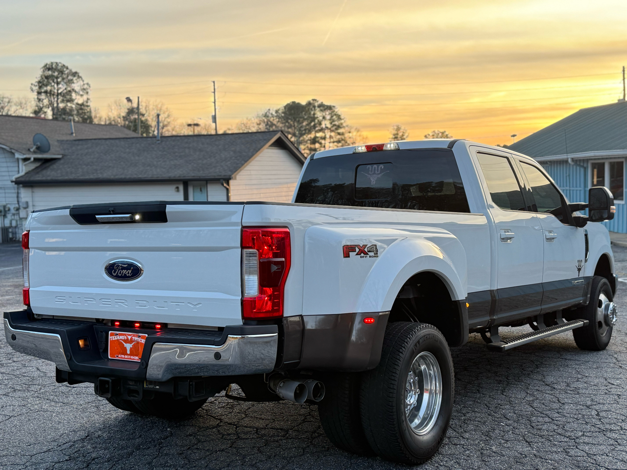 Ford Super Duty F-350 DRW LARIAT 4WD SuperCab 8' Box 2017