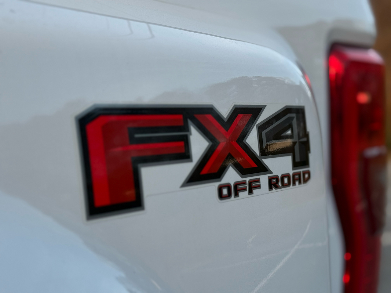 Ford Super Duty F-350 DRW LARIAT 4WD SuperCab 8' Box 2017