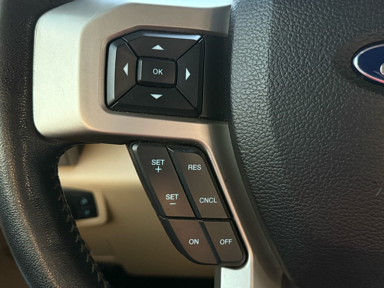 Ford Super Duty F-350 DRW LARIAT 4WD SuperCab 8' Box 2017