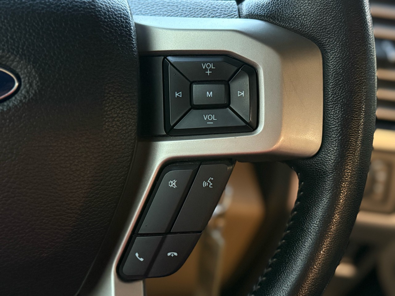 Ford Super Duty F-350 DRW LARIAT 4WD SuperCab 8' Box 2017