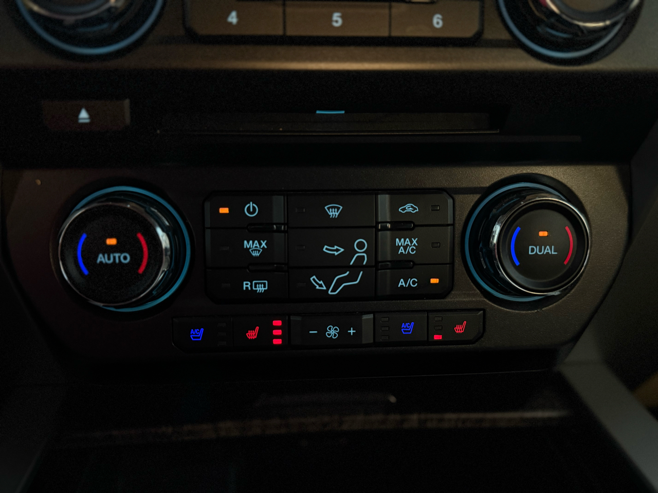 Ford Super Duty F-350 DRW LARIAT 4WD SuperCab 8' Box 2017