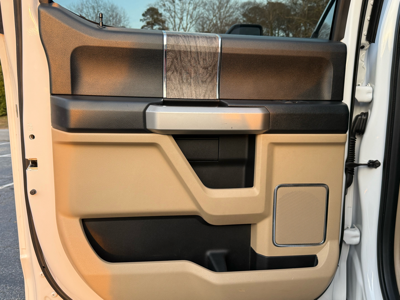 Ford Super Duty F-350 DRW LARIAT 4WD SuperCab 8' Box 2017