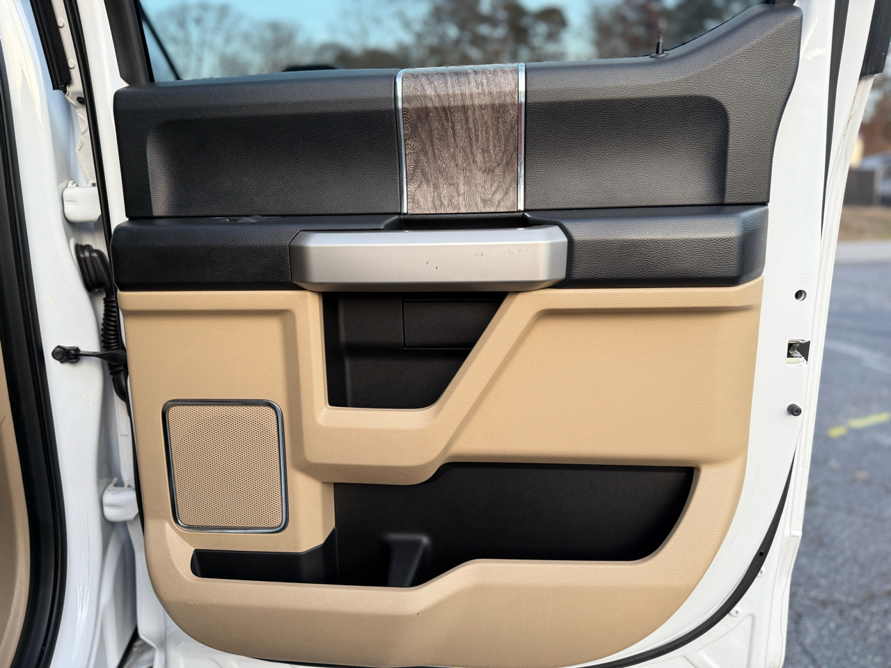 Ford Super Duty F-350 DRW LARIAT 4WD SuperCab 8' Box 2017