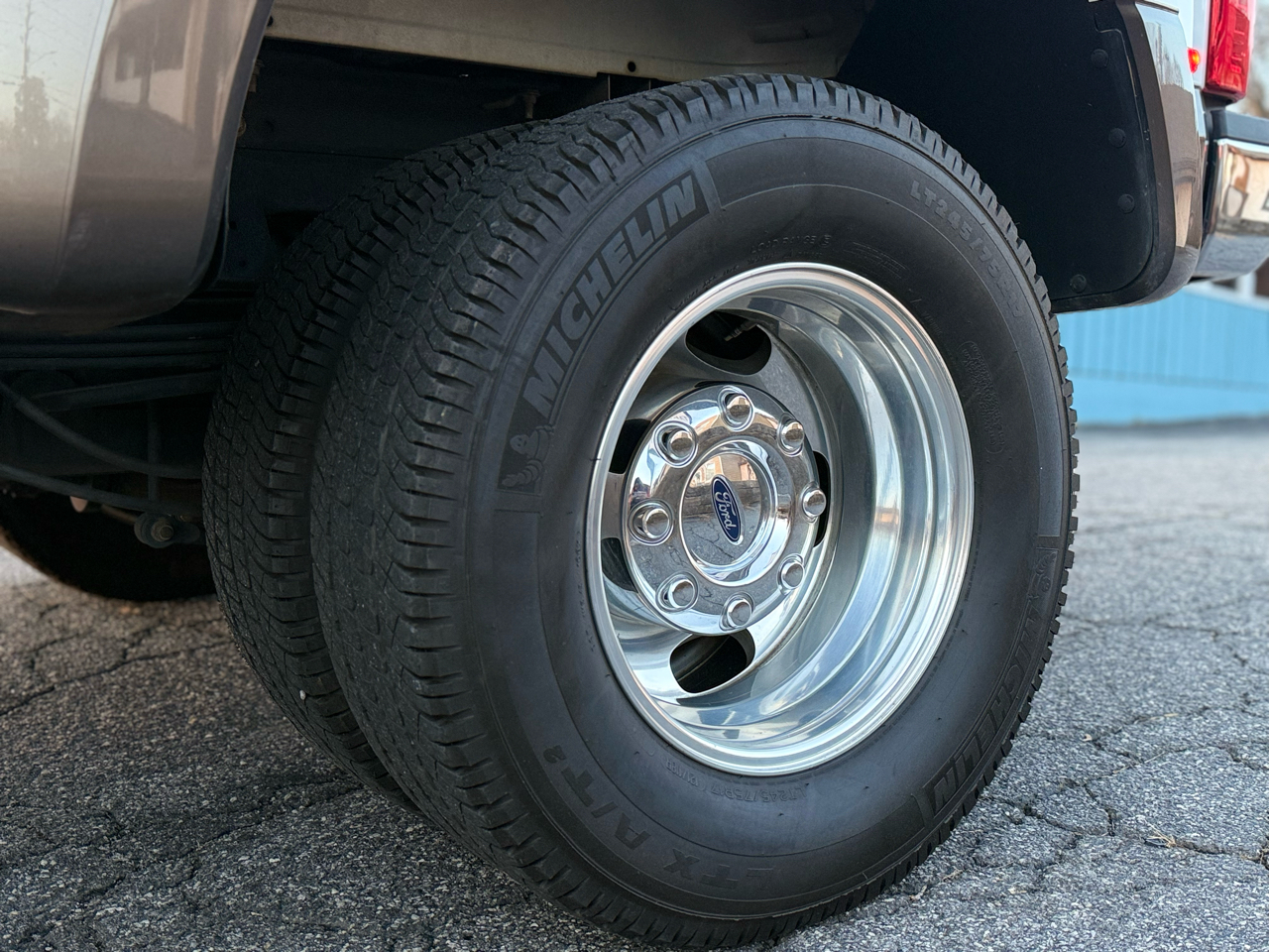 Ford Super Duty F-350 DRW LARIAT 4WD SuperCab 8' Box 2017