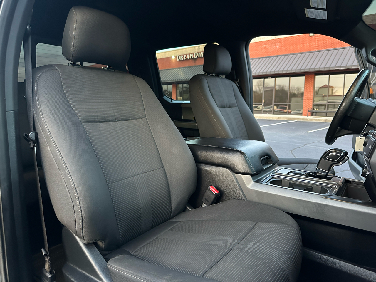 Ford F-150 4WD SuperCrew 139" XLT 2016