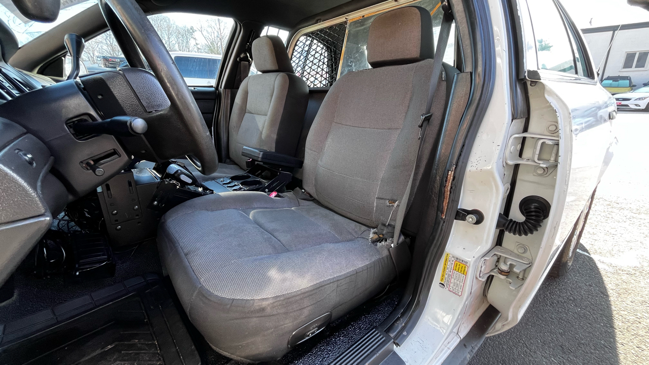Ford Police Interceptor 4dr Sdn w/3.27 Axle 2010