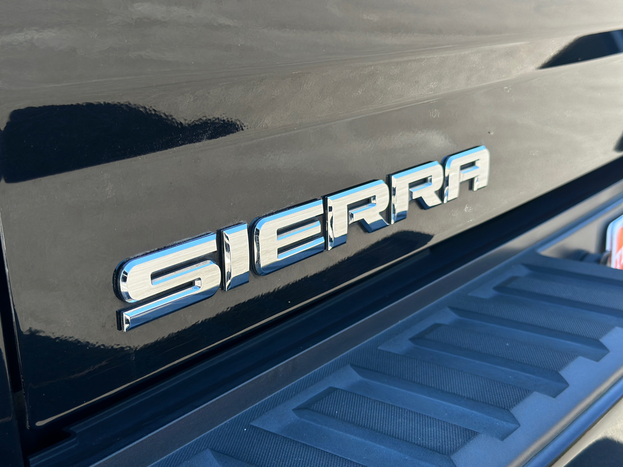 GMC Sierra 1500 4WD Crew Cab 143.5" Denali 2018