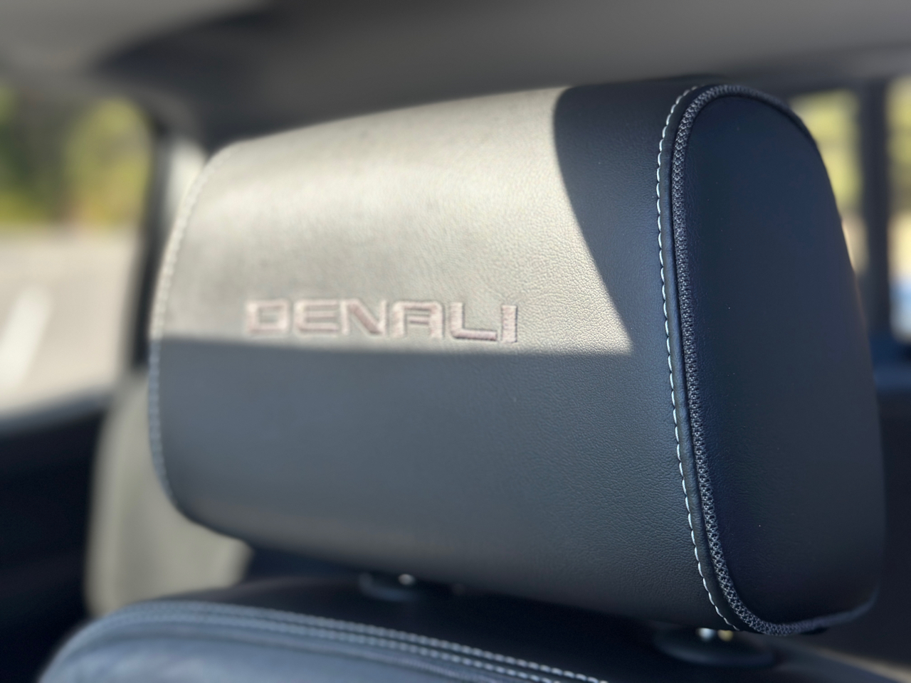 GMC Sierra 1500 4WD Crew Cab 143.5" Denali 2018