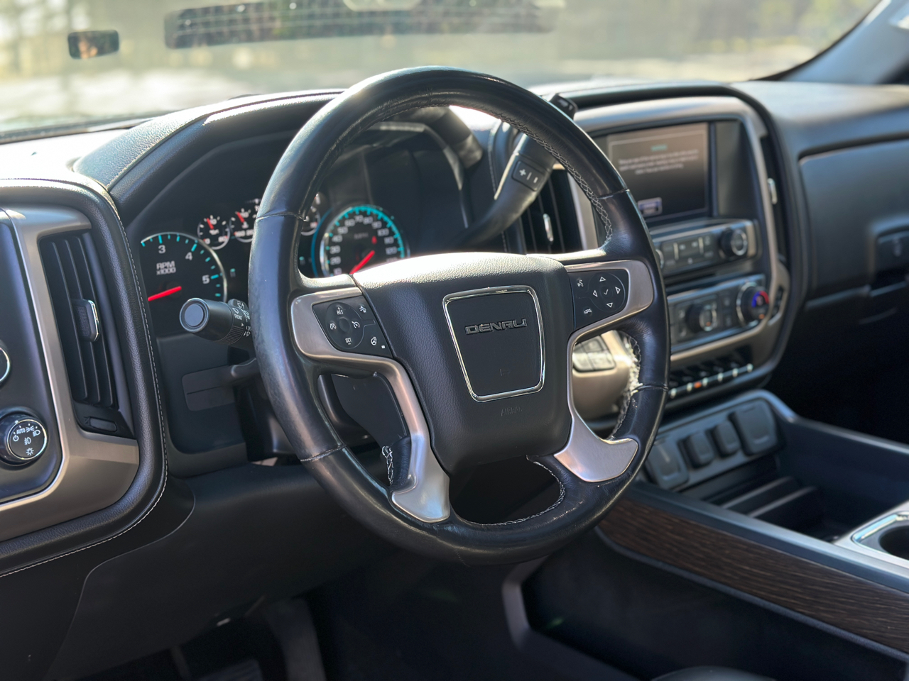 GMC Sierra 1500 4WD Crew Cab 143.5" Denali 2018