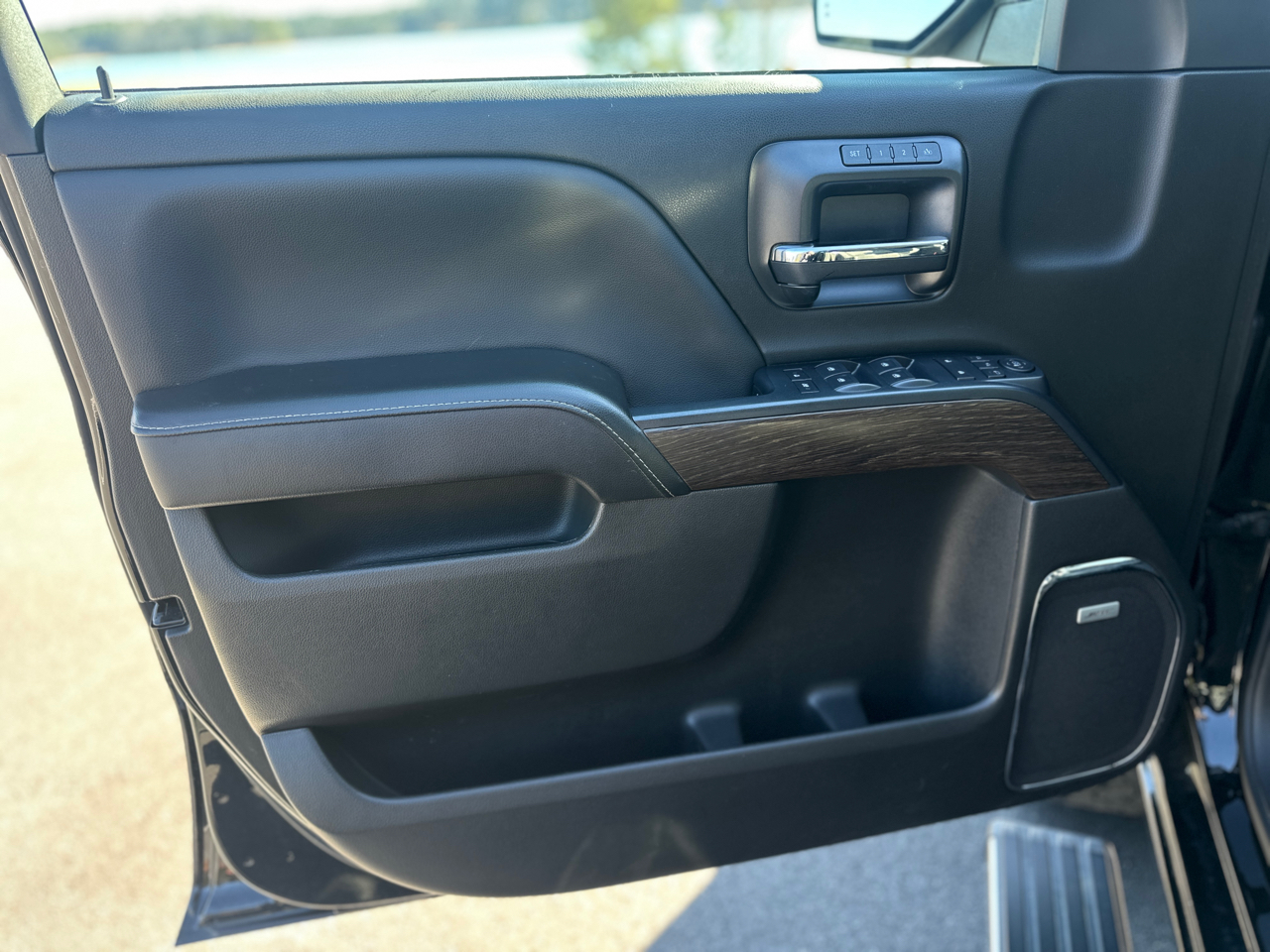 GMC Sierra 1500 4WD Crew Cab 143.5" Denali 2018