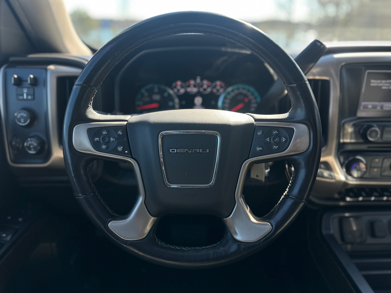 GMC Sierra 1500 4WD Crew Cab 143.5" Denali 2018