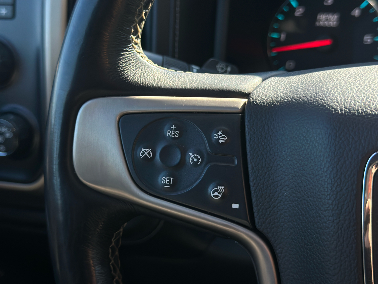 GMC Sierra 1500 4WD Crew Cab 143.5" Denali 2018