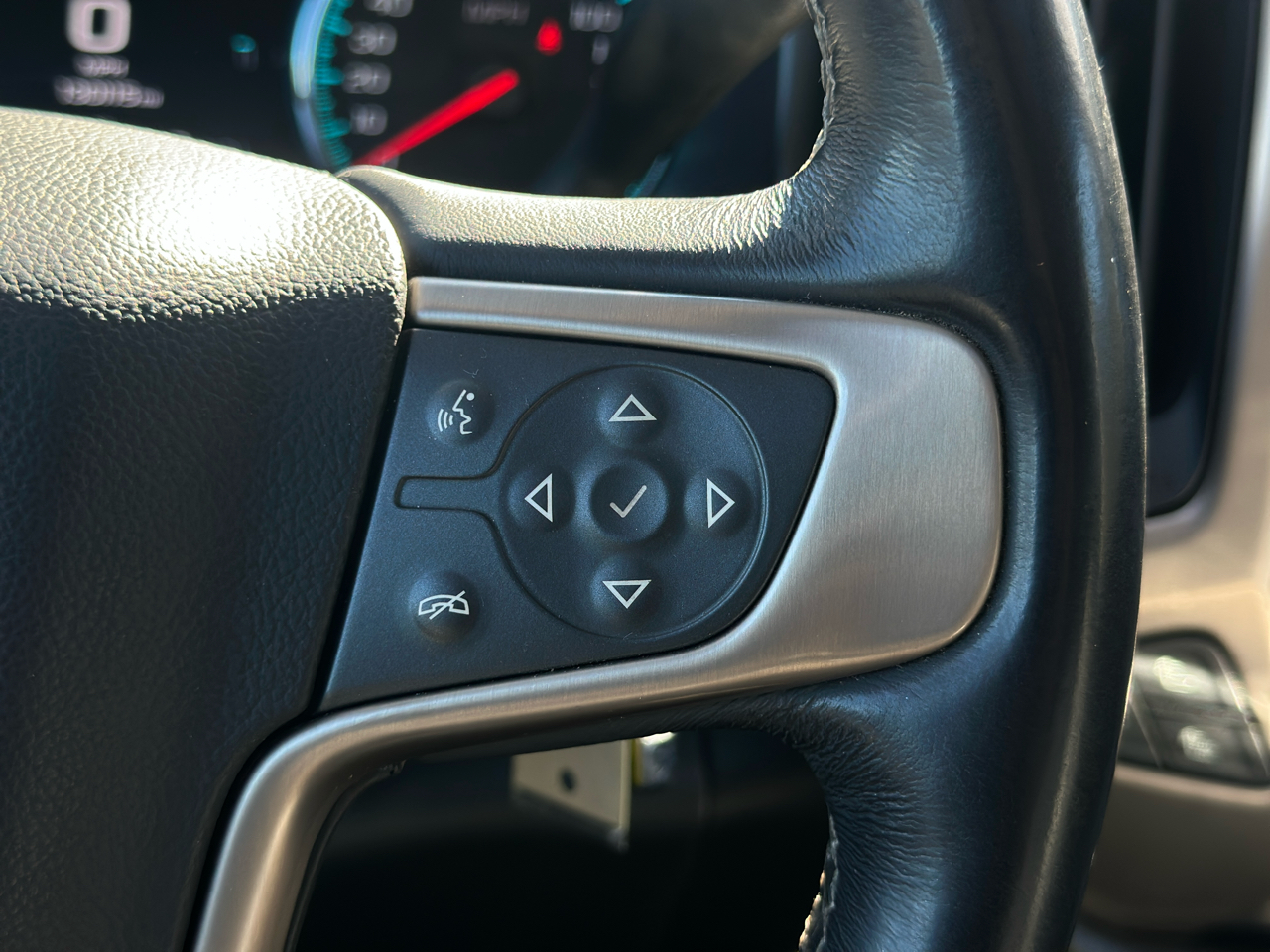 GMC Sierra 1500 4WD Crew Cab 143.5" Denali 2018