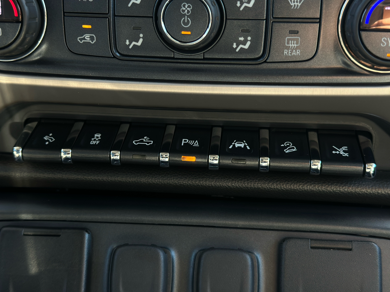 GMC Sierra 1500 4WD Crew Cab 143.5" Denali 2018